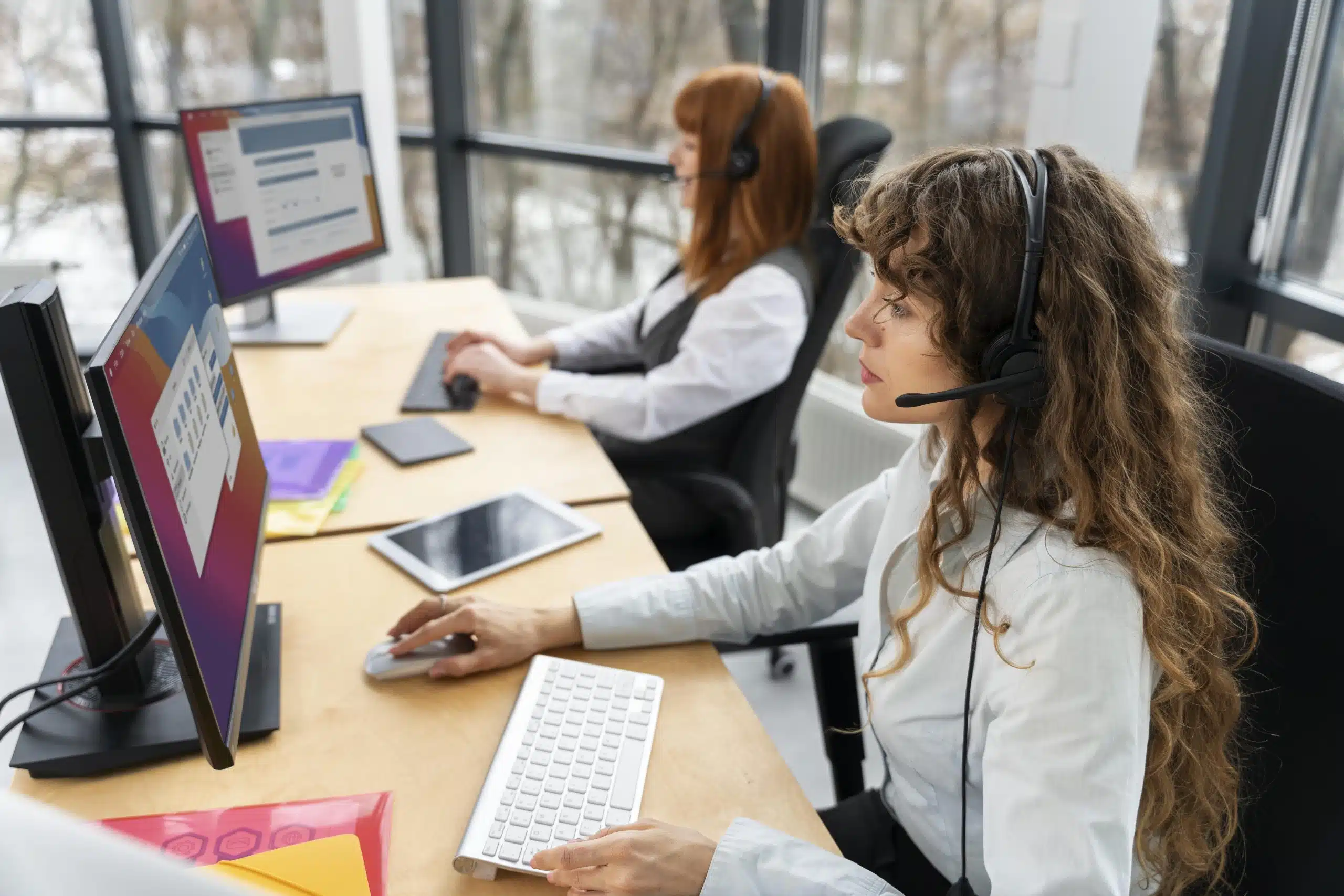 people-working-call-center-min